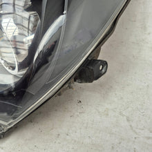Load image into Gallery viewer, Frontscheinwerfer Toyota Yaris Ein Stück (Rechts oder Links) Headlight SCH9247899120up