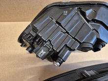 Laden Sie das Bild in den Galerie-Viewer, Frontscheinwerfer VW Caddy 2K1941015B 2K1941016A Ein Stück (Rechts oder Links) SCH3360416668bg