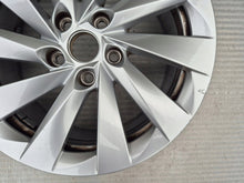 Laden Sie das Bild in den Galerie-Viewer, 1x Alufelge 17 Zoll 7.0" 5x112 46ET Silber 5E3601025 Skoda Octavia Iii Rim Wheel FEL8296319979hl