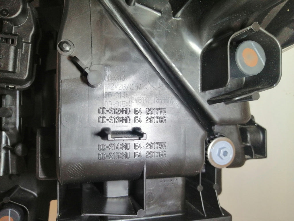 Frontscheinwerfer Toyota Yaris Cross OD-312 Full LED Rechts Headlight SCH2045760880zl