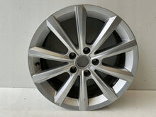 Laden Sie das Bild in den Galerie-Viewer, 1x Alufelge 17 Zoll 5x112 2GA601025M VW T-Roc Rim Wheel FEL9693640662nw