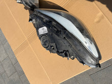 Laden Sie das Bild in den Galerie-Viewer, Frontscheinwerfer BMW F11 F10 7203245 Ein Stück (Rechts oder Links) Headlight SCH1050091757cn