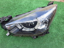 Laden Sie das Bild in den Galerie-Viewer, Frontscheinwerfer Mazda II D09K-51040 FULL LED Links Scheinwerfer Headlight