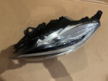 Laden Sie das Bild in den Galerie-Viewer, Frontscheinwerfer Volvo V40 31420447 LED Links Scheinwerfer Headlight SCH9735566257kv