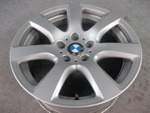 Laden Sie das Bild in den Galerie-Viewer, 1x Alufelge 17 Zoll 8.0" 5x120 30ET Glanz Silber 6777654 BMW F01 F02 Rim Wheel FEL9263179880kt