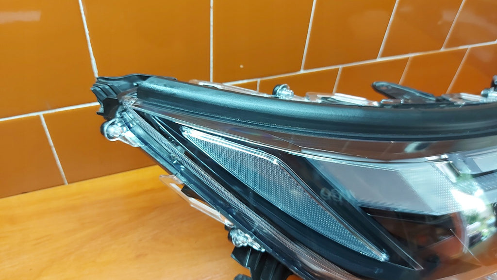 Frontscheinwerfer Toyota V 42-113 LED Rechts Scheinwerfer Headlight SCH1188121348uu