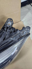 Laden Sie das Bild in den Galerie-Viewer, Frontscheinwerfer Mercedes-Benz W246 W242 A2468207161 Links Headlight SCH5227882032jl