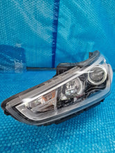 Laden Sie das Bild in den Galerie-Viewer, Frontscheinwerfer Hyundai I 92101-G4020 LED Links Scheinwerfer Headlight