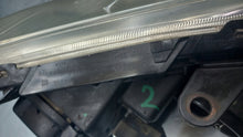 Laden Sie das Bild in den Galerie-Viewer, Frontscheinwerfer Toyota Avensis Links Scheinwerfer Headlight SCH7130684340rj
