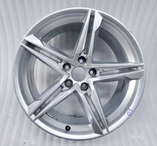 Laden Sie das Bild in den Galerie-Viewer, 1x Alufelge 18 Zoll 8.5&quot; 5x112 29ET Glanz Silber 8W0601025 Audi Rim Wheel