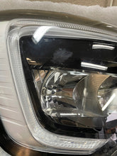 Laden Sie das Bild in den Galerie-Viewer, Frontscheinwerfer Renault Master 260105567R Halogen Rechts Headlight