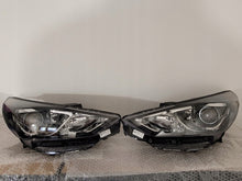 Laden Sie das Bild in den Galerie-Viewer, Frontscheinwerfer Hyundai I30 III G4921-64020 G4921-63040 Rechts oder Links