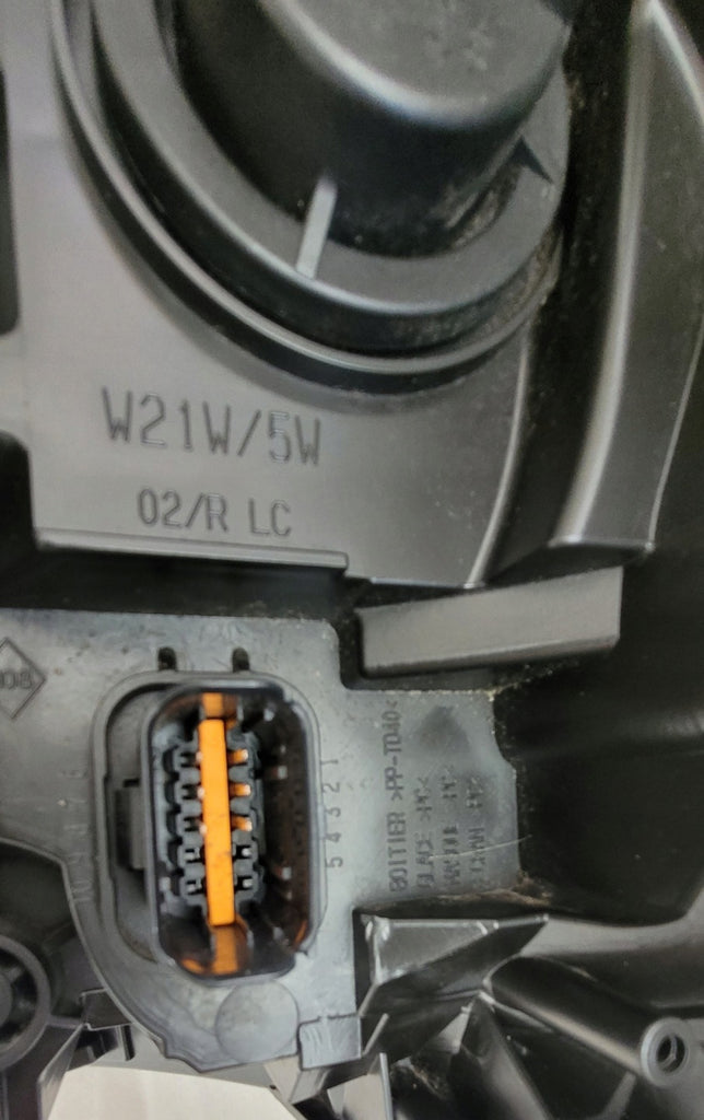 Frontscheinwerfer Renault Trafic III 260108047R Rechts Scheinwerfer Headlight SCH8043947219io
