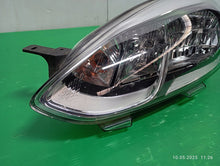 Laden Sie das Bild in den Galerie-Viewer, Frontscheinwerfer Ford Fiesta I L1BB-13E015LA Ein Stück (Rechts oder Links) SCH7608681526xf