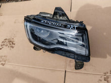 Laden Sie das Bild in den Galerie-Viewer, Frontscheinwerfer Jeep Wk2 55112918AC Rechts Scheinwerfer Headlight SCH9193623718op
