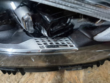 Laden Sie das Bild in den Galerie-Viewer, Frontscheinwerfer Mercedes-Benz W206 A2069063003 Rechts Scheinwerfer Headlight SCH3069881678gf
