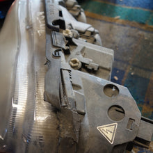 Laden Sie das Bild in den Galerie-Viewer, Frontscheinwerfer Mercedes-Benz W220 0301178273 Links Scheinwerfer Headlight SCH8635341392ws