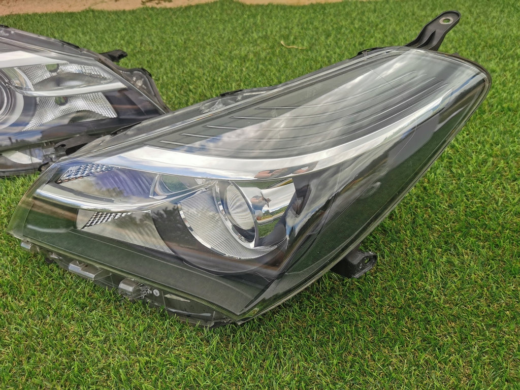 Frontscheinwerfer Toyota Yaris Ein Stück (Rechts oder Links) Headlight SCH8172574773ky