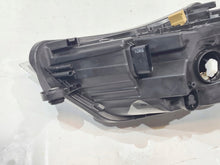 Laden Sie das Bild in den Galerie-Viewer, Frontscheinwerfer Skoda Superb III 3V1941015A 16437 Xenon Links Headlight