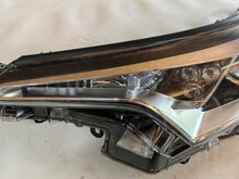 Laden Sie das Bild in den Galerie-Viewer, Frontscheinwerfer Toyota 81150-F4031 LED Links Scheinwerfer Headlight