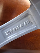 Load image into Gallery viewer, 1x Alufelge 16 Zoll 6.5" 5x112 42ET Glanz Silber 3G0071496B VW Passat Golf I FEL2480701970xq