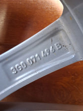 Load image into Gallery viewer, 1x Alufelge 16 Zoll 6.5" 5x112 42ET Glanz Silber 3G0071496B VW Passat Golf I FEL2480701970xq
