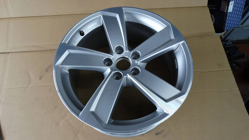 1x Alufelge 18 Zoll 8V0601025DF Audi A3 Rim Wheel