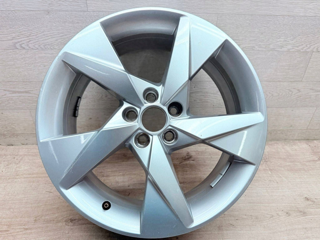 1x Alufelge 17 Zoll 5x100 657601025C Skoda Scala Rim Wheel FEL7403780697lm