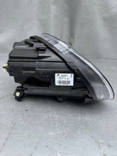 Load image into Gallery viewer, Frontscheinwerfer VW New Beetle 5C1941006 Ein Stück (Rechts oder Links) SCH3997034745bw