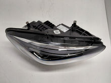 Laden Sie das Bild in den Galerie-Viewer, Frontscheinwerfer Mercedes-Benz W247 A2479061005 Rechts Scheinwerfer Headlight SCH3424312816nd