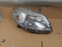 Laden Sie das Bild in den Galerie-Viewer, Frontscheinwerfer Dacia Sandero 8200733877- Rechts Scheinwerfer Headlight