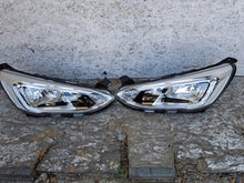 Laden Sie das Bild in den Galerie-Viewer, Frontscheinwerfer Ford Focus JX7B-13E014-AE JX7B-13E015-AE LED Rechts oder Links