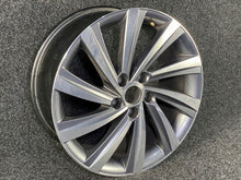 Laden Sie das Bild in den Galerie-Viewer, 1x Alufelge 18 Zoll 7.5&quot; 5x112 48ET 5E3601025AS Skoda Octavia Iv Rim Wheel
