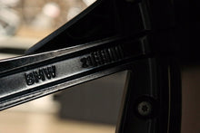 Laden Sie das Bild in den Galerie-Viewer, 1x Alufelge 20 Zoll 9.0&quot; 5x112 44ET 6895213 BMW G31 G30 Rim Wheel