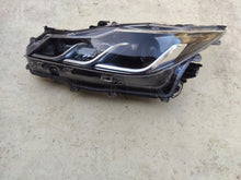 Laden Sie das Bild in den Galerie-Viewer, Frontscheinwerfer Toyota Corolla 19345F 81150-02T31-00 236544581 LED Links