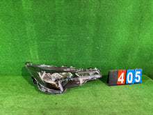 Load image into Gallery viewer, Frontscheinwerfer Toyota Corolla 81110-02S60 Rechts Scheinwerfer Headlight SCH5523804334ms