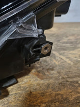 Laden Sie das Bild in den Galerie-Viewer, Frontscheinwerfer Toyota Yaris Cross LED Links Scheinwerfer Headlight SCH1692535149zr