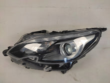 Laden Sie das Bild in den Galerie-Viewer, Frontscheinwerfer Peugeot 2008 I 9825313980 Ein Stück (Rechts oder Links)