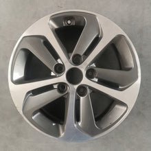 Laden Sie das Bild in den Galerie-Viewer, 1x Alufelge 16 Zoll 6.5&quot; 50ET 52910-A6700 Hyundai I30 Mg Rim Wheel