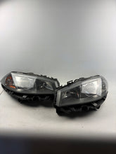 Laden Sie das Bild in den Galerie-Viewer, Frontscheinwerfer Renault Megane II 7701064023 Xenon Ein Satz Headlight SCH9328818719wb