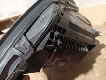 Laden Sie das Bild in den Galerie-Viewer, Frontscheinwerfer Ford W222 Rechts Scheinwerfer Headlight