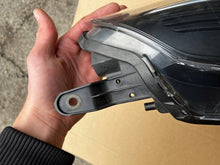 Laden Sie das Bild in den Galerie-Viewer, Frontscheinwerfer Toyota Yaris 81170-0DK10 Links Scheinwerfer Headlight SCH4181918322ca