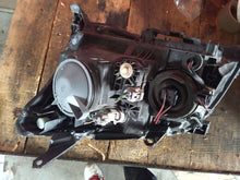 Laden Sie das Bild in den Galerie-Viewer, Frontscheinwerfer Toyota Avensis Rechts Scheinwerfer Headlight SCH3024873126da