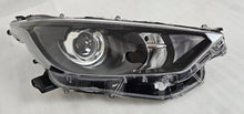 Load image into Gallery viewer, Frontscheinwerfer Toyota Yaris LED Rechts Scheinwerfer Headlight SCH2530610955fc