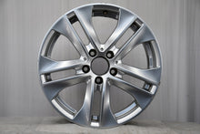 Load image into Gallery viewer, 1x Alufelge 17 Zoll 7.5&quot; 5x112 47ET Glanz Silber A2044017502 Mercedes-Benz W204