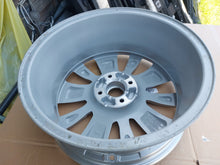 Load image into Gallery viewer, 1x Alufelge 16 Zoll 6.5" 4x100 40ET Glanz Silber 403000554R Renault Captur Clio FEL8225086147gv