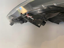 Load image into Gallery viewer, Frontscheinwerfer Toyota Yaris Rechts Scheinwerfer Headlight