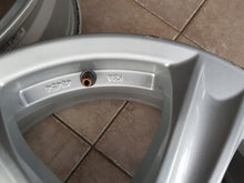 Laden Sie das Bild in den Galerie-Viewer, 1x Alufelge 17 Zoll 7.0&quot; 5x114.3 45ET Silber KH04-7017 Hyundai Tucson Rim Wheel