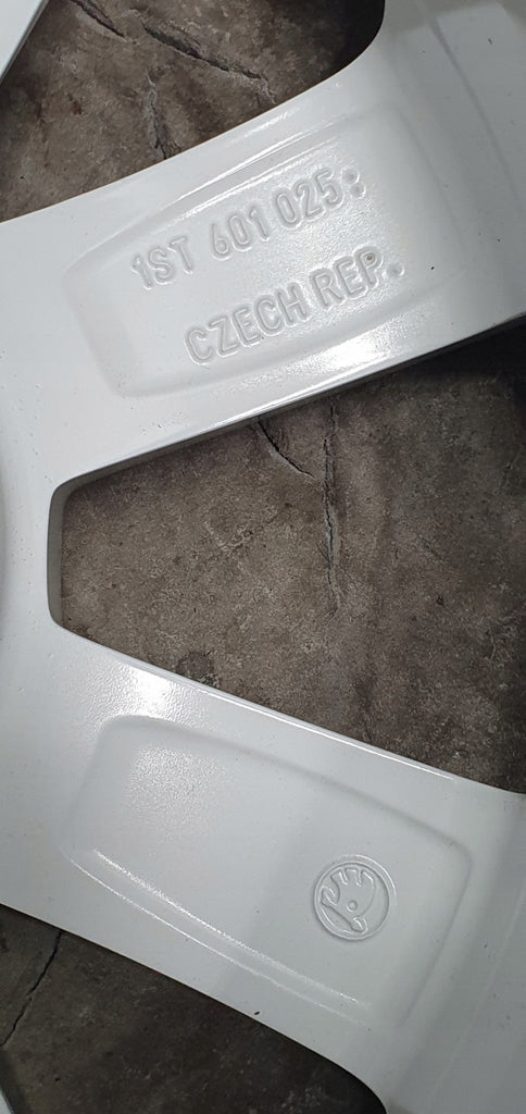 1x Alufelge 15 Zoll 5.5" 4x100 41ET Glanz Silber 1ST601025 Seat Mii Citigo Up FEL9458356660tp