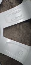 Load image into Gallery viewer, 1x Alufelge 15 Zoll 5.5" 4x100 41ET Glanz Silber 1ST601025 Seat Mii Citigo Up FEL9458356660tp